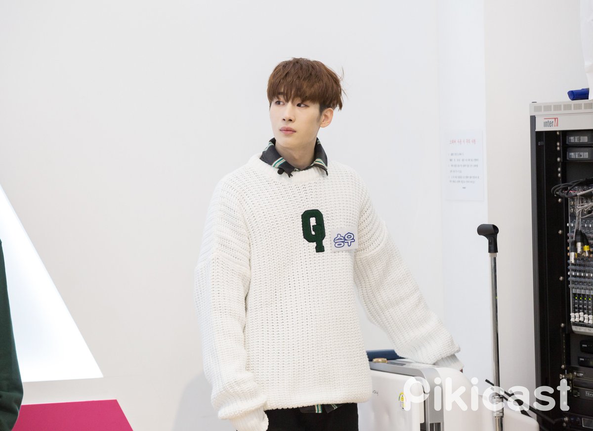 piki_ent's tweet photo. 화질구지라서 속상했을 빅톤 팬들을 위해 원본을 가져와찌( ~˘ ³˘)~♥#6 @VICTON1109 #피키캐스트 #가사분담쇼 #빅톤 본 영상은 요기서 확인! ▶ https://t.co/WWFaN2LR8o https://t.co/53nTD0Sdlz