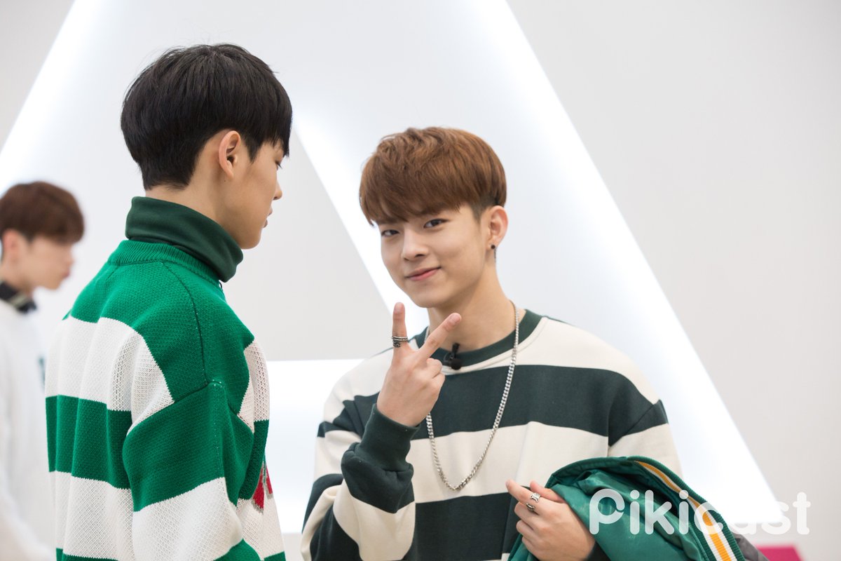 piki_ent's tweet photo. 화질구지라서 속상했을 빅톤 팬들을 위해 원본을 가져와찌( ~˘ ³˘)~♥#6 @VICTON1109 #피키캐스트 #가사분담쇼 #빅톤 본 영상은 요기서 확인! ▶ https://t.co/WWFaN2LR8o https://t.co/53nTD0Sdlz