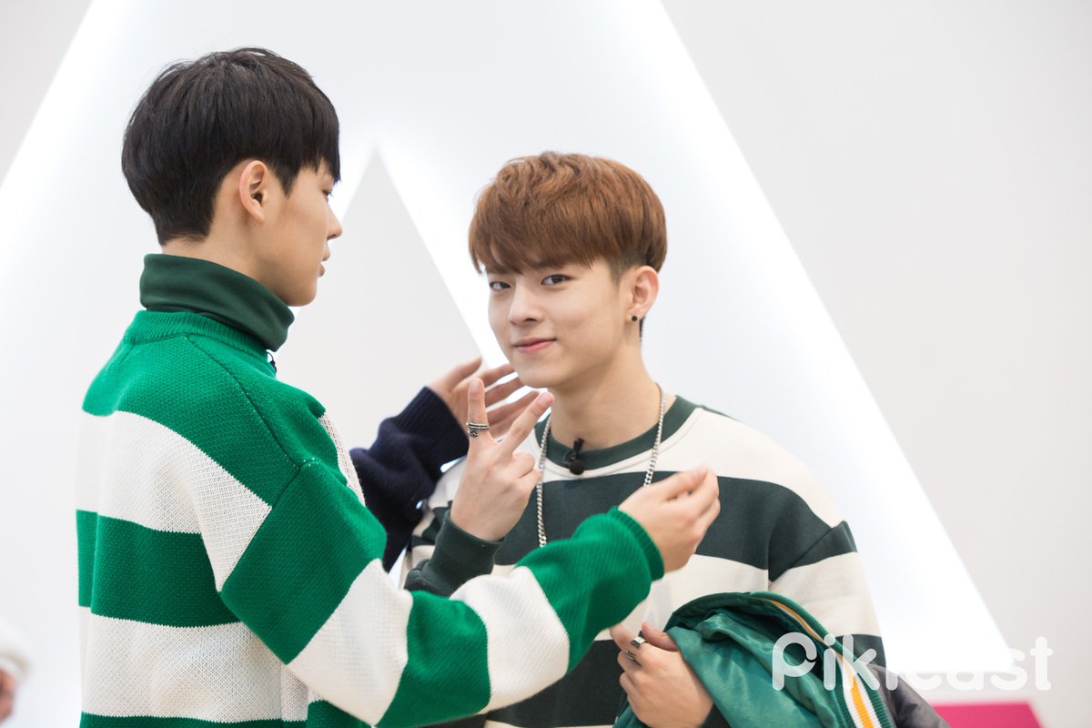 piki_ent's tweet photo. 화질구지라서 속상했을 빅톤 팬들을 위해 원본을 가져와찌( ~˘ ³˘)~♥#6 @VICTON1109 #피키캐스트 #가사분담쇼 #빅톤 본 영상은 요기서 확인! ▶ https://t.co/WWFaN2LR8o https://t.co/53nTD0Sdlz
