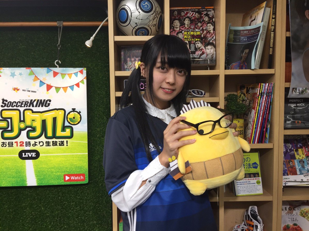 SoccerKingJP's tweet image. 📺ハーフ・タイム📺
17日12時からの放送は、火曜レギュラーのdropから小日向麻衣さん（@mai__drop）が生出演！ サッカーキング・岩本統括編集長と一緒に、キング・カズのグアム自主トレレポートをお届けします！
soccer-king.jp/sk_blog/articl… #SKHT