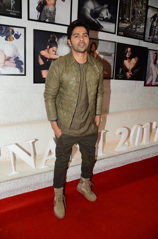 VarunDvnPlanet's tweet photo. HQ Pictures: Varun at the Launch of Dabboo Ratnani's 2017 Calendar! @Varun_dvn 

      ***W/o Watermark*** https://t.co/FKglXFcMP9