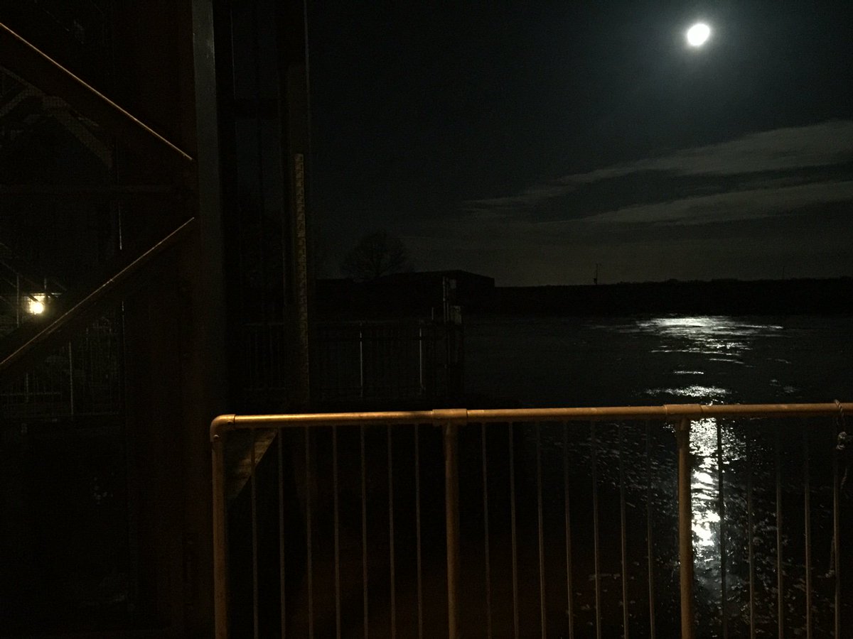 Ang_WaterwaysEA's tweet photo. Post event photo's from the #DenverComplex and #DenverLock on the #RiverGreatOuse of the Friday 13th Jan Surge in the moonlight, close call! https://t.co/DnBQYLwi3u