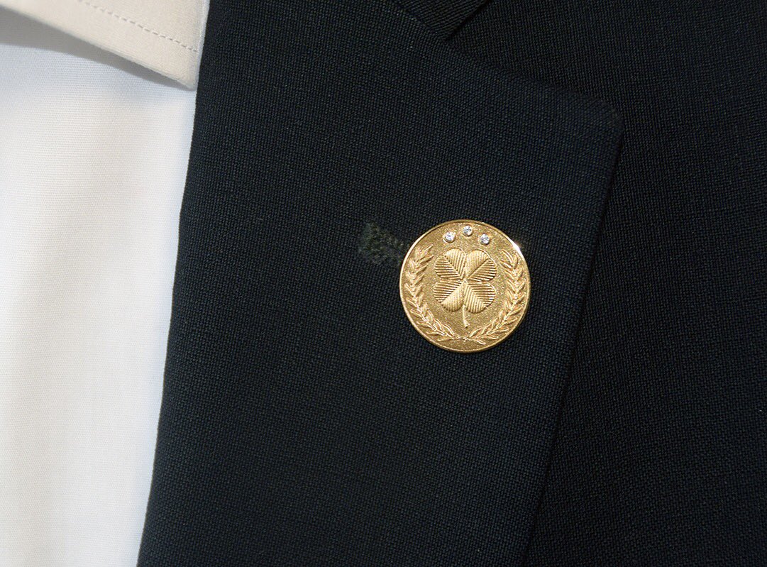 StatusMedal's tweet photo. Start the new workweek in style with the Status Medal #suitpin, part of the #luxury giftset. ๐๐พ#mondaymotivation #luxuryliving #MondayBlues https://t.co/5KJhFUH8ZQ
