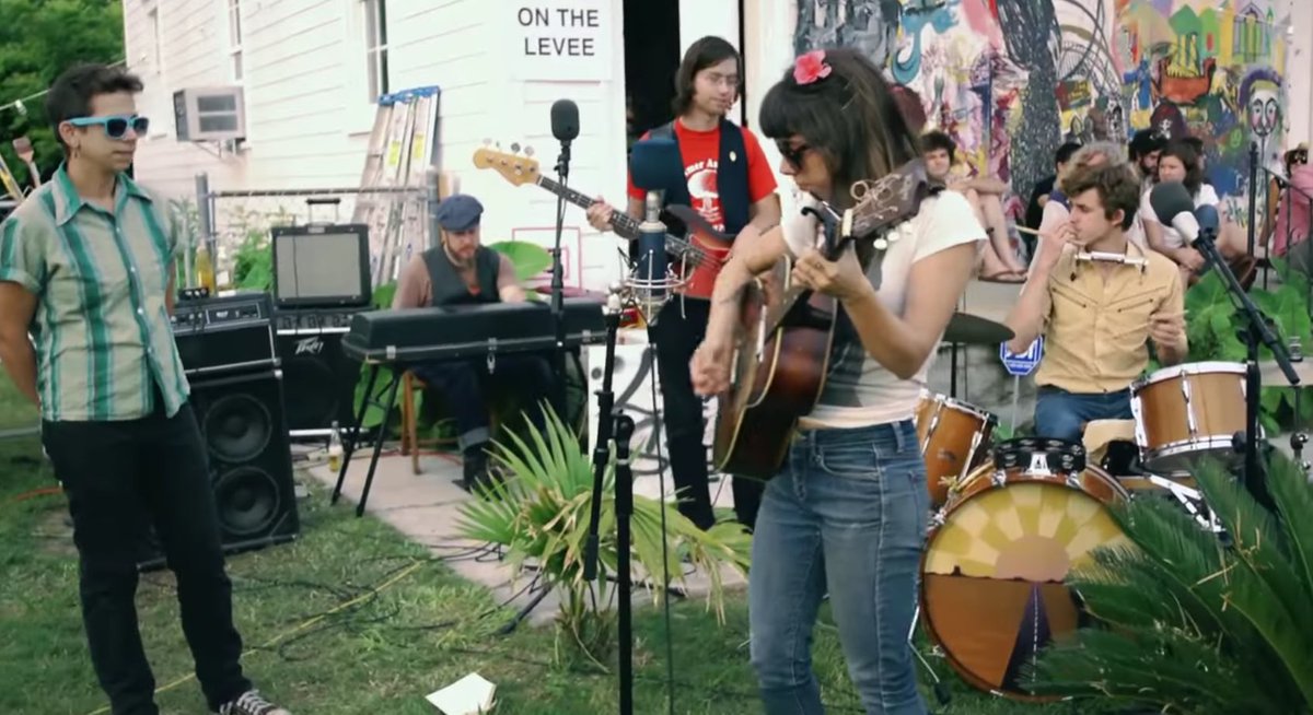 Here's our #SongOfTheDay to ease you into the working week. <a href="/HFTRR/">hurray for the riff raff</a> - Little Black Star 
youtube.com/watch?v=mMb3ae…