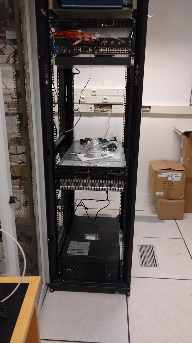 austinien's tweet photo. C'est sport ce matin en presta.... @Dell #equalogic #fx02 #geek #sport https://t.co/6FHvBoiptX