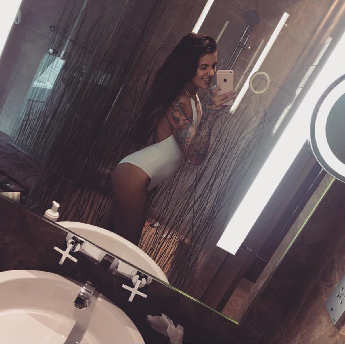 GirlWithGoals_'s tweet photo. Working back over in Dubai &amp; Abu Dhabi soooon 😍can't wait 🤗🇦🇪 https://t.co/WyQdZWBnAA
