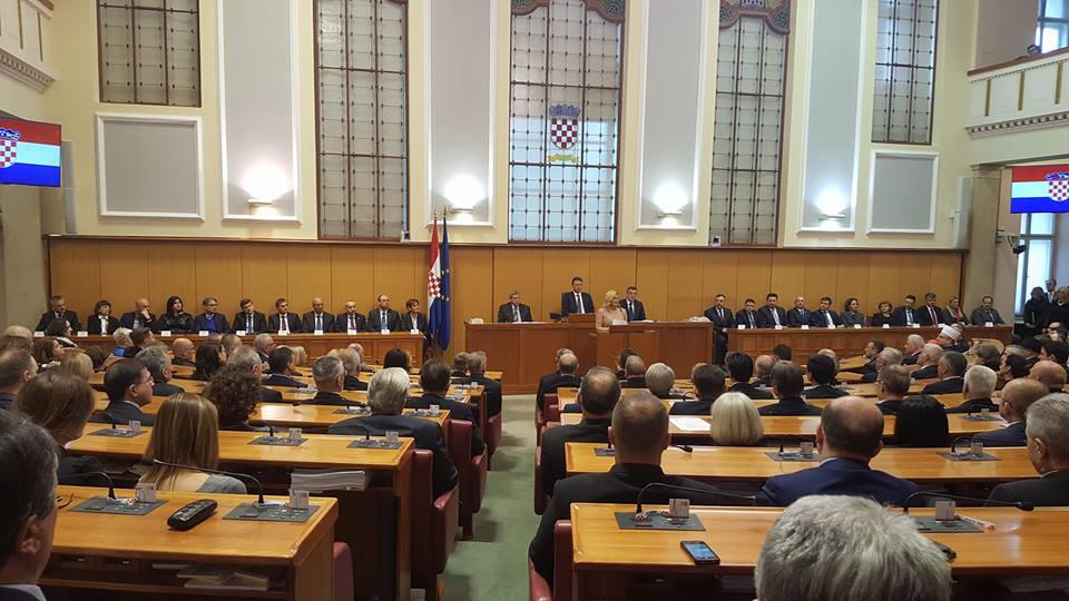 HSSHrvatska's tweet photo. Svečana sjednica Hrvatskog sabora povodom obilježavanja 25 godina međunarodnog priznanja Republike Hrvatske. #25RH https://t.co/RhX0FYZQWU