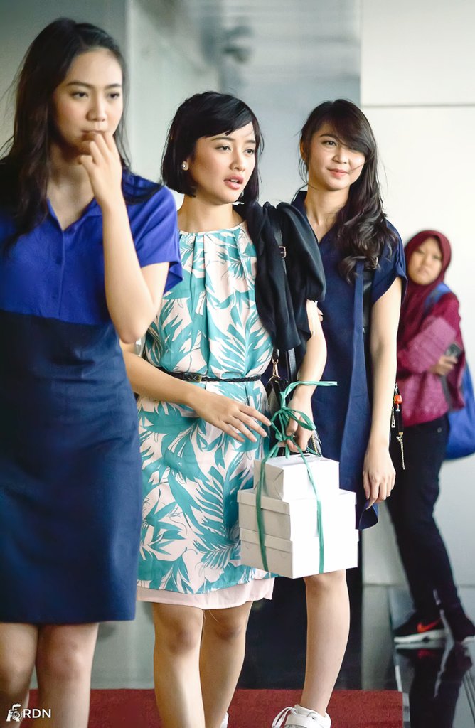 RDNADN's tweet image. [Intermezzo] Kinal dan Kakpee mau pulang dulu.. @kinalJKT48 @veJKT48