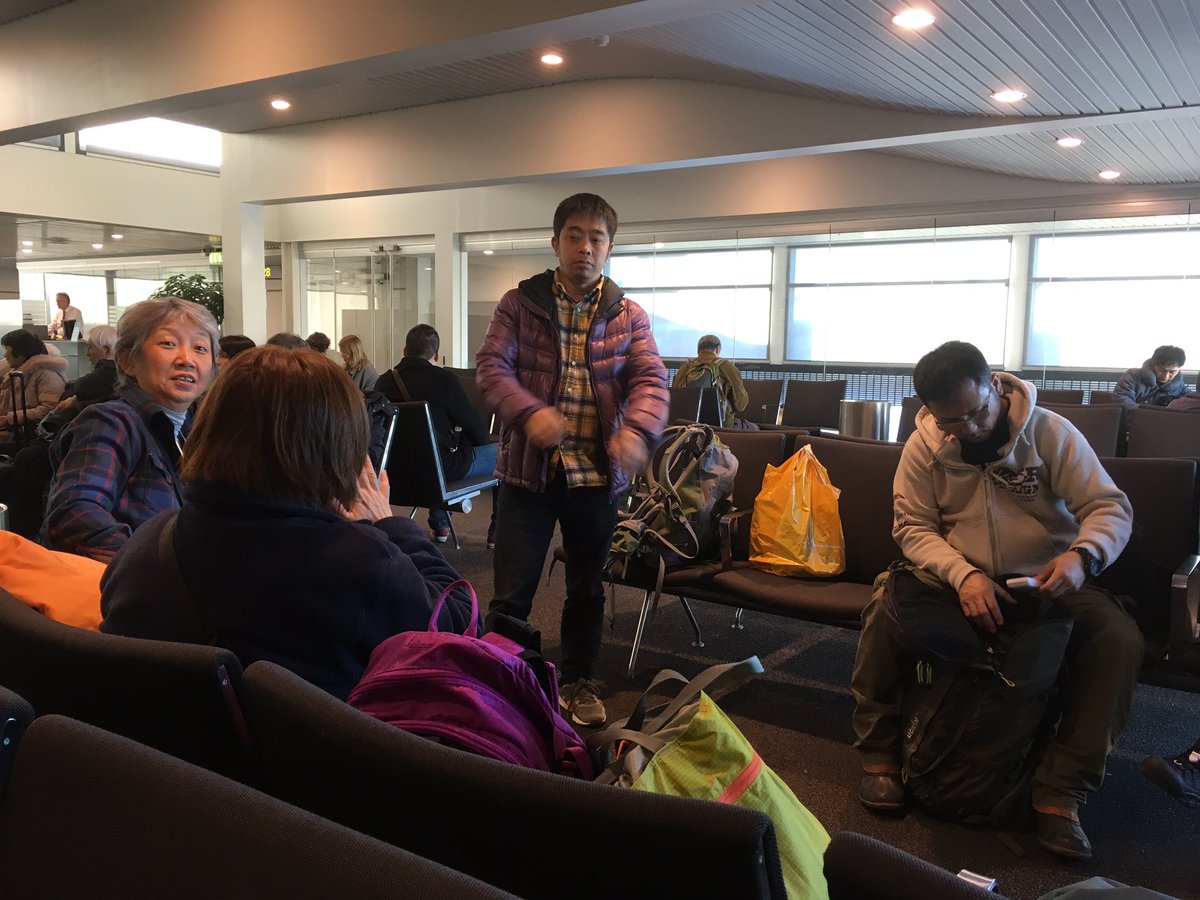 His手話で旅するしゅわ旅なかま しゅわ旅アイスランド8日間 1 10 17 7 8日目 待合室の様子 His手話で旅するしゅわ旅なかま しゅわ旅アイスランド8日間 1 10 17 7 8日目 待合室の様子