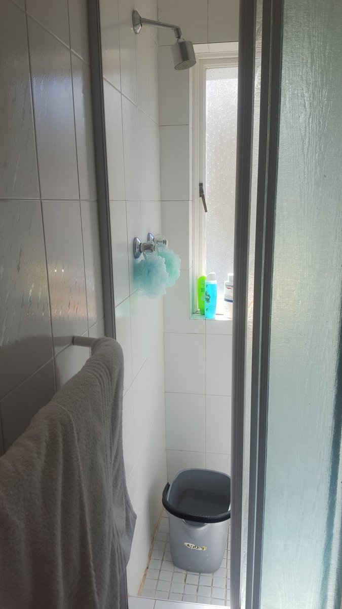 jennabloch's tweet photo. This is serious.Less than #100daysofwater let's show we can make a difference tweet your #showerinabucket @CityofCT @WesternCapeDA @CapeTalk https://t.co/t5XshftIc9