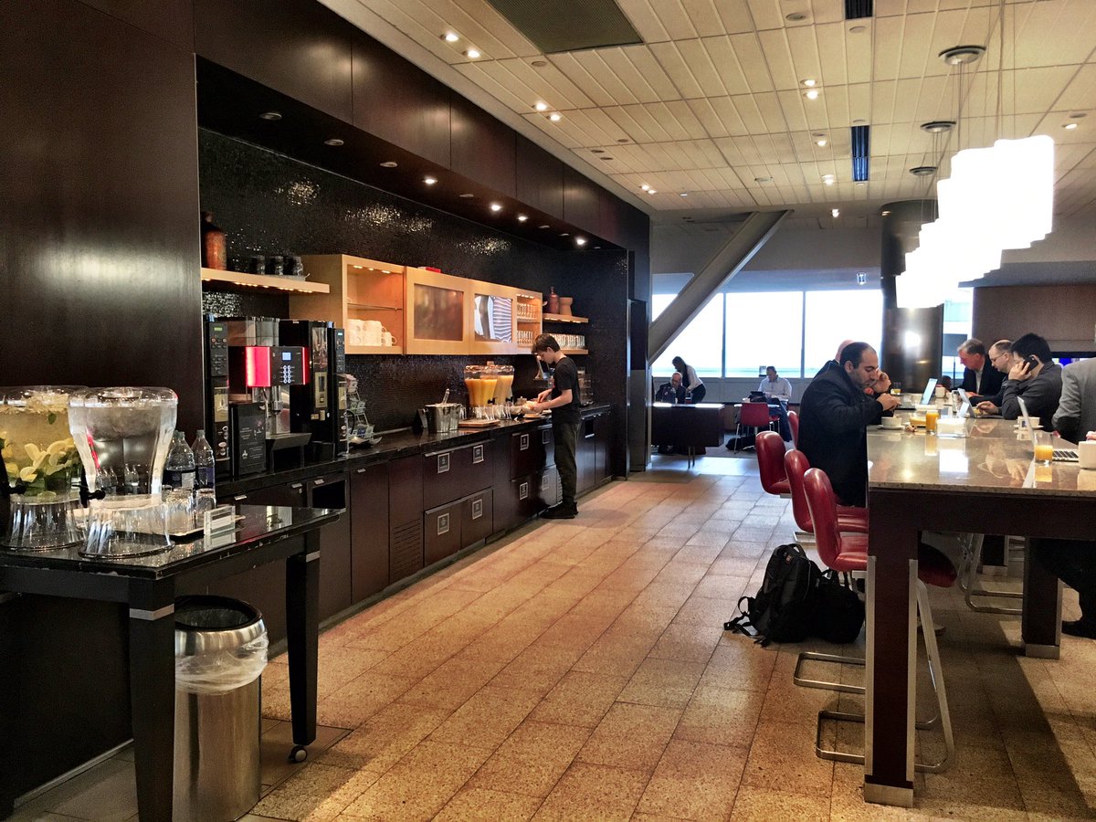 StevenHellmann's tweet photo. Thanks to @AirCanada, I won't be having a #BlueMonday. https://t.co/2sFsiMErn0