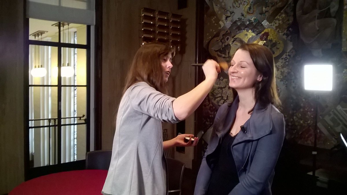 AmandaAltepping's tweet photo. Bezig met de opnames van onze SIR video over de aanpak Nieuw Enschedees Welzijn met @yvonnoordman #shine #participatie https://t.co/1RQI8gyjwC