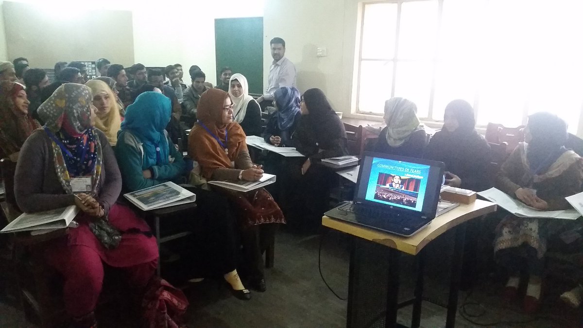 Horizon_WA's tweet photo. Focusing on  #communication in #englishworks classes @usconsulatekhi @AnumFaheem @s_usman93 https://t.co/bubnrurbnR