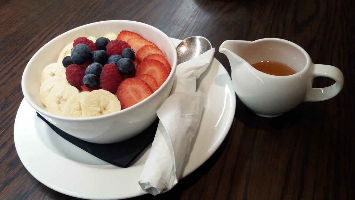 MountStreetDeli's tweet photo. Warming up a miserable Monday morning with porridge, fresh fruit and honey. https://t.co/hEOxjOlXYR