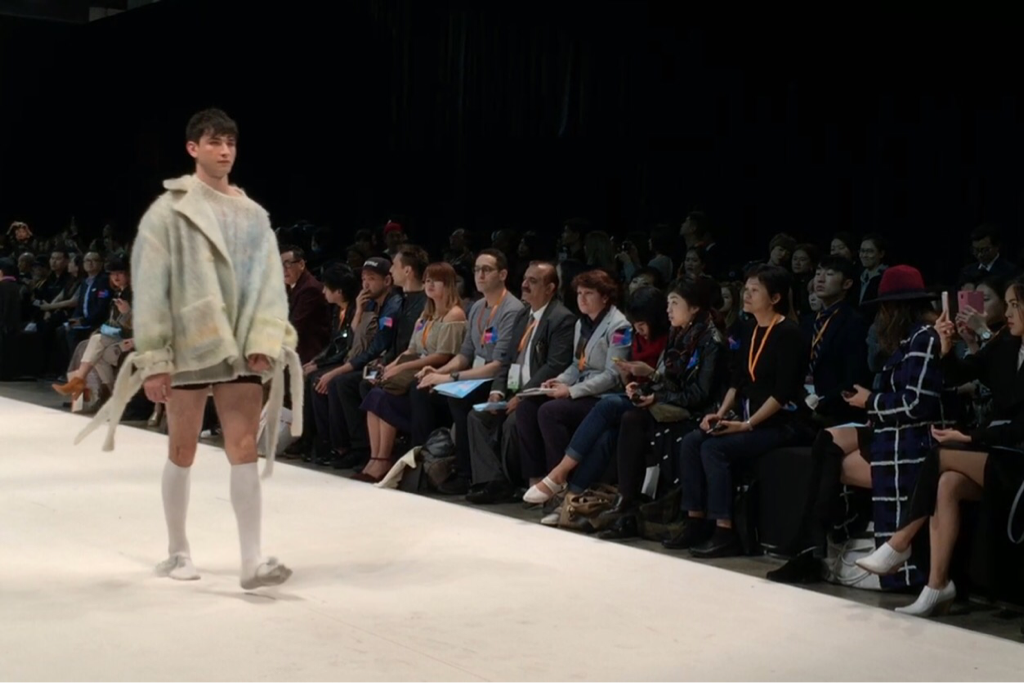 hktdc's tweet photo. Masculinity redefined: designer Key Chow's latest menswear collection on the runway. #Fashion #Fashionally #HongKongFashionWeek https://t.co/vN3fGAvSdn