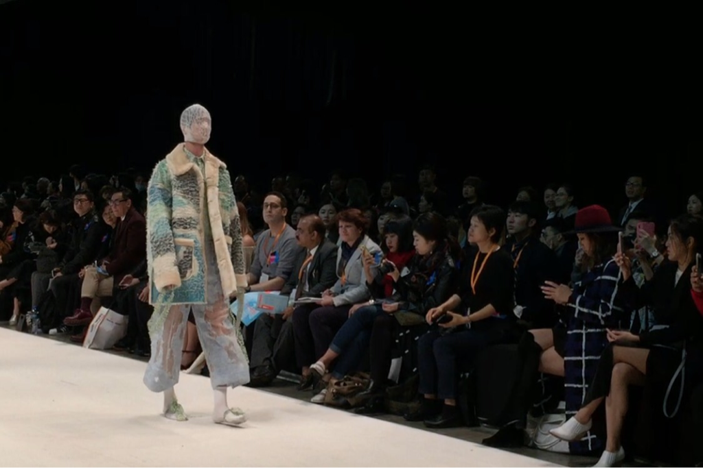 hktdc's tweet photo. Masculinity redefined: designer Key Chow's latest menswear collection on the runway. #Fashion #Fashionally #HongKongFashionWeek https://t.co/vN3fGAvSdn