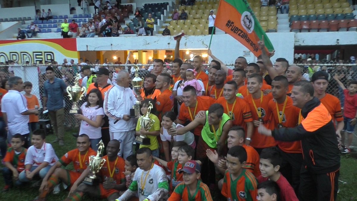 deporteandotele's tweet photo. Vea en https://t.co/0dciAB19Co el titulo de Andrés Escobar tras ganar la final de @copaciudadpei 2016 a @Corpereira por penales @hovi55 https://t.co/GvjTSwOdSq