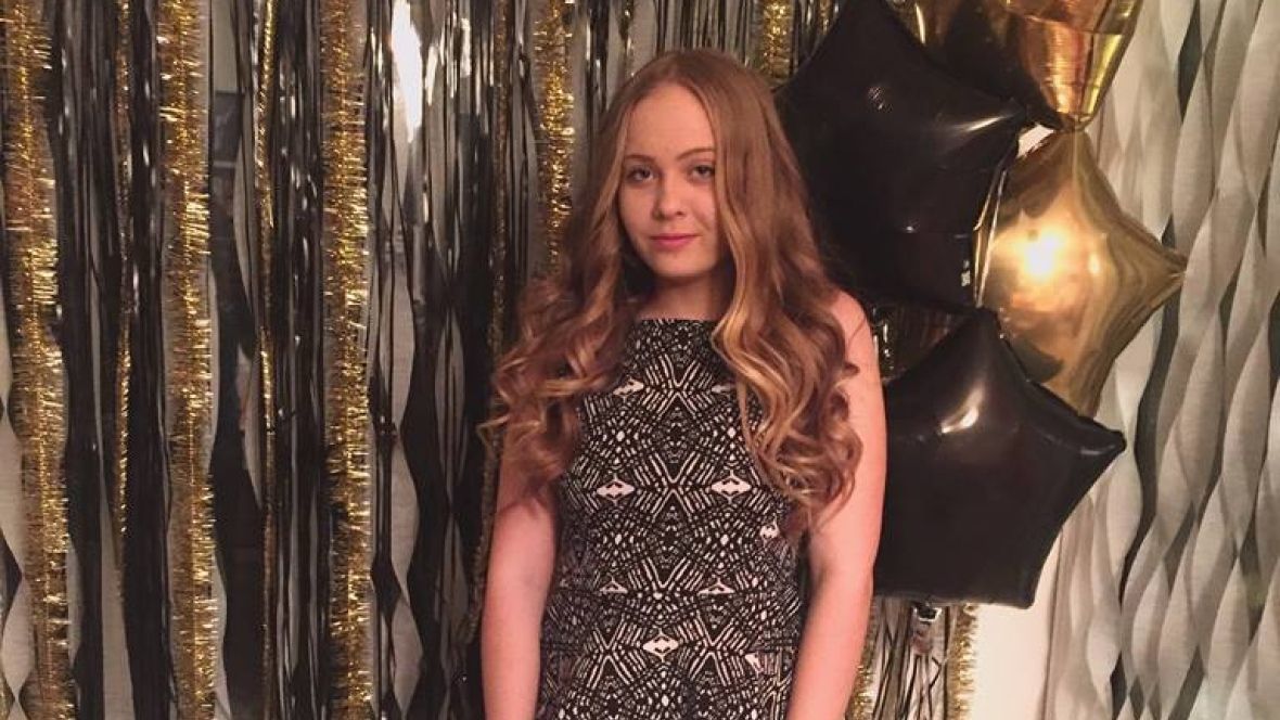 CBCNews's tweet photo. Amber Alert issued for girl, 15, seen pulled into a van in Mississauga, Ont. https://t.co/6GpteHFHUB https://t.co/woaosCHEPs