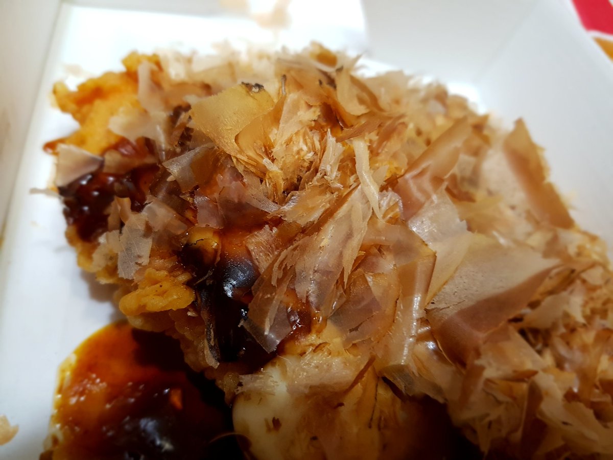 KFC 신메뉴 오코노미야끼 치킨세트!!!
손바닥크기였지만 맛있었다😋
음..기존에 먹어보던거와는 다른맛..!