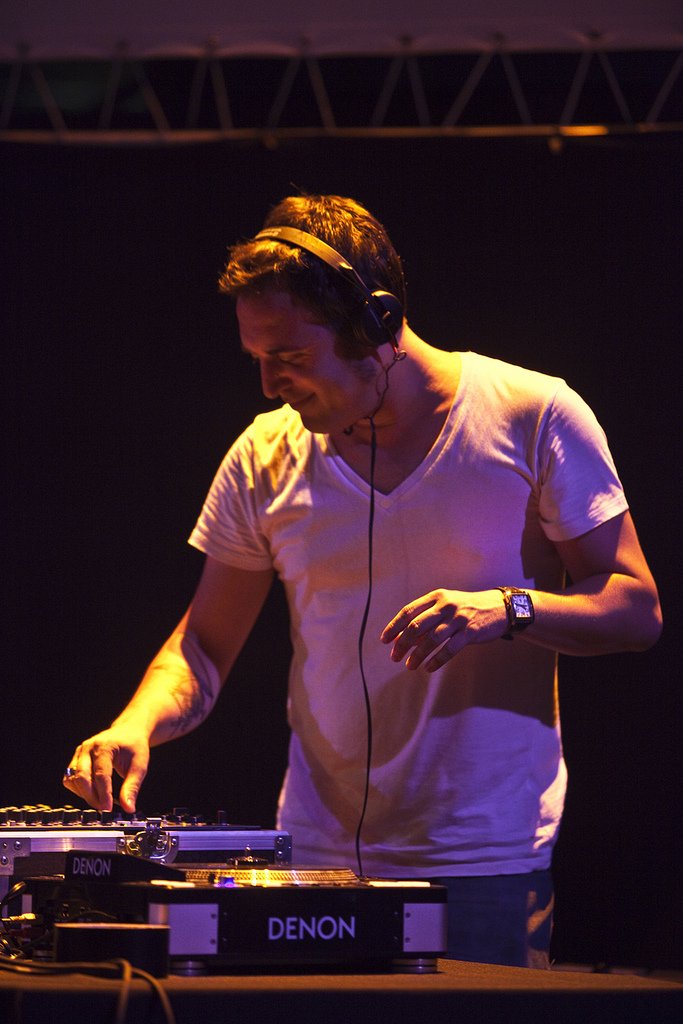 La #FiestadelaDecadencia de este viernes continuará de madrugada con DJ Tali Carreto, el hombre detrás de <a href="/Monkeyweek/">Monkey Week SON Estrella Galicia</a>  #Sevillahoy