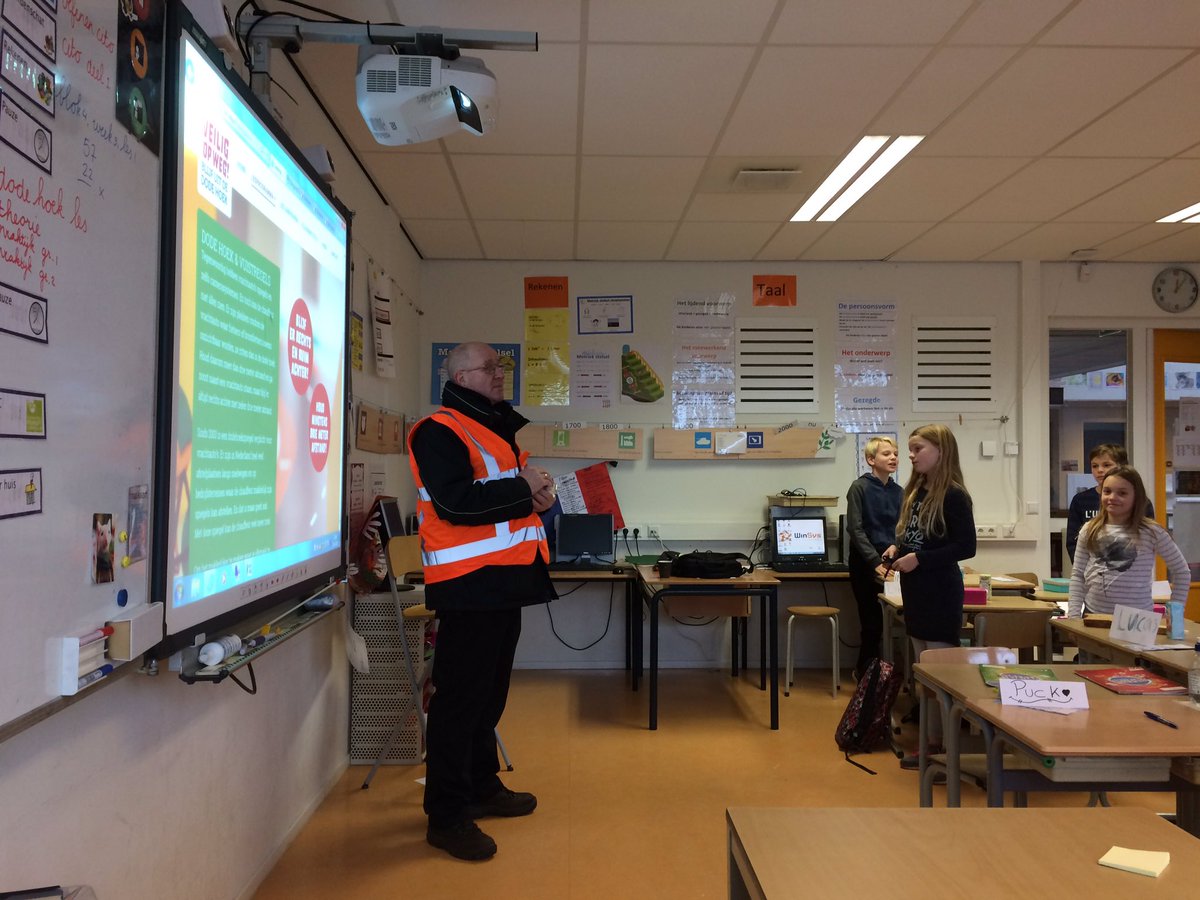 Groepen 7 krijgen praktijk- en theorieles over de dode hoek. #veiligopweg