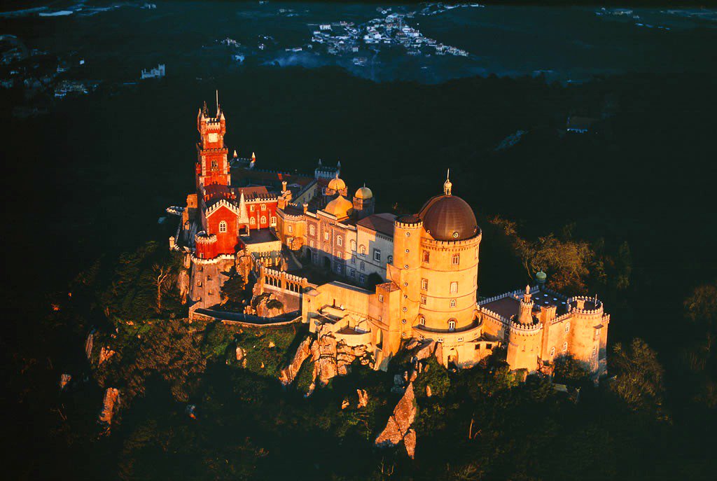 BlueberryTrails's tweet photo. #DailyEscapes
#Sintra , #Portugal
https://t.co/CNw6T6UVls
#travel #ttot #vacation #sunset #palace #royal #holiday #night #adventure #trip https://t.co/HpYWwU7mJK
