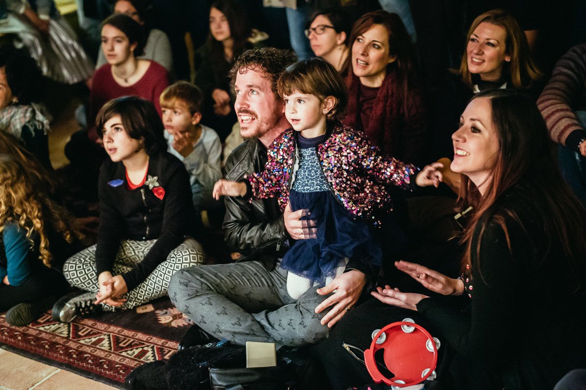 Creo que ella es la fan más peque y con más estilo de <a href="/misscaffeina/">Miss Caffeina</a>  ¡Se ha ganado un bono vitalicio <a href="/OjeandoFestival/">Ojeando Festival</a>!