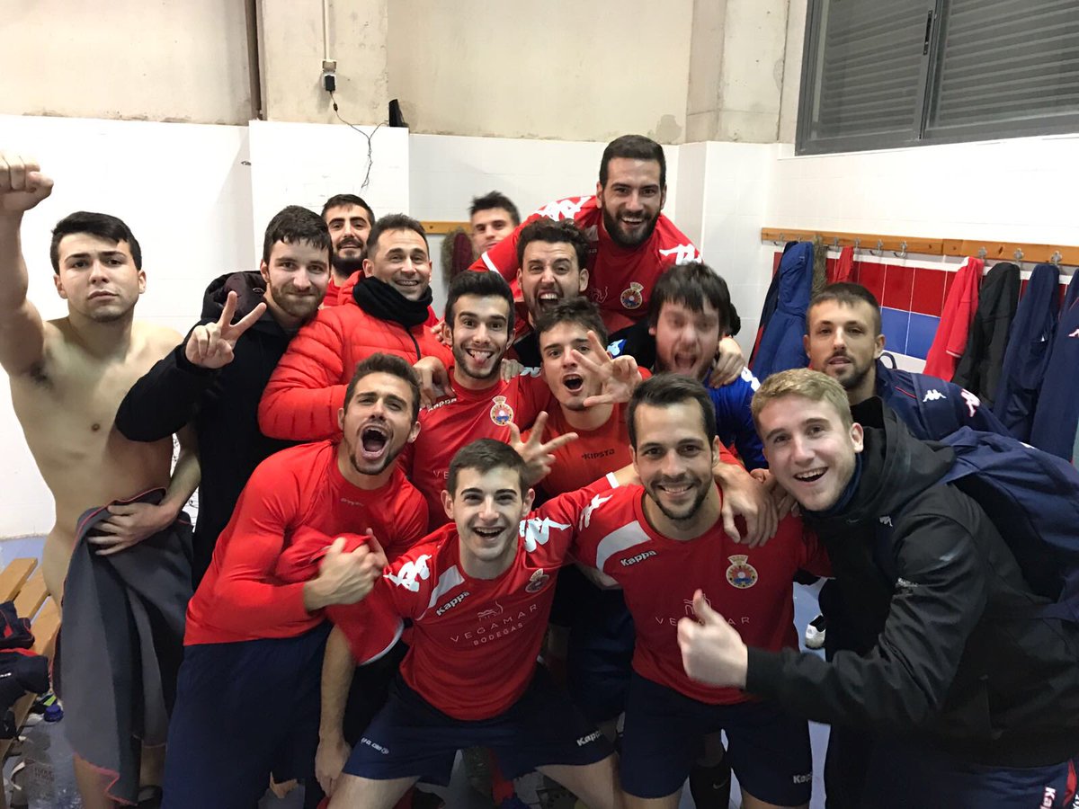 CF Lliria 1-0 <a href="/VilamarxantCF/">Vilamarxant CF</a> 
Gran victoria de nuestro primer equipo ayer para seguir en la pomada