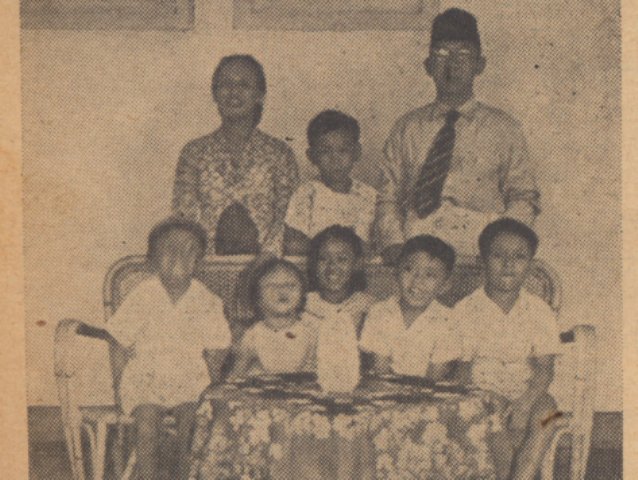 nu_online's tweet photo. Kisah Nyai Wahid Hasyim Mendidik Gus Dur dan Kelima Adiknya
https://t.co/YZ7B16i042 https://t.co/HLhjSqYiMd