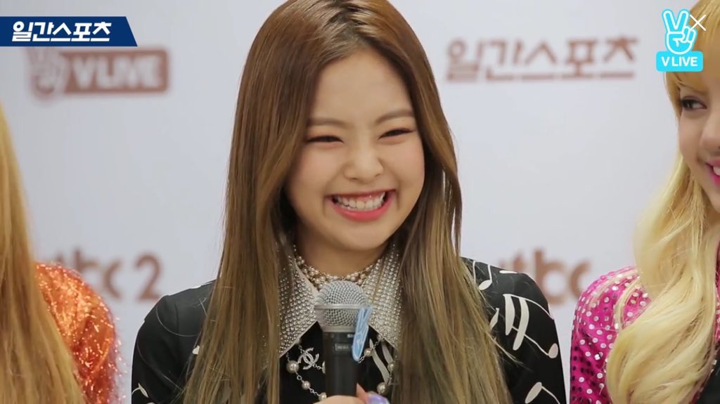 YGR0YALTIES's tweet photo. RT if you're #BLINK 
Like if you're Blackpink stan

😂😂😂 https://t.co/FZSDrrZSTY