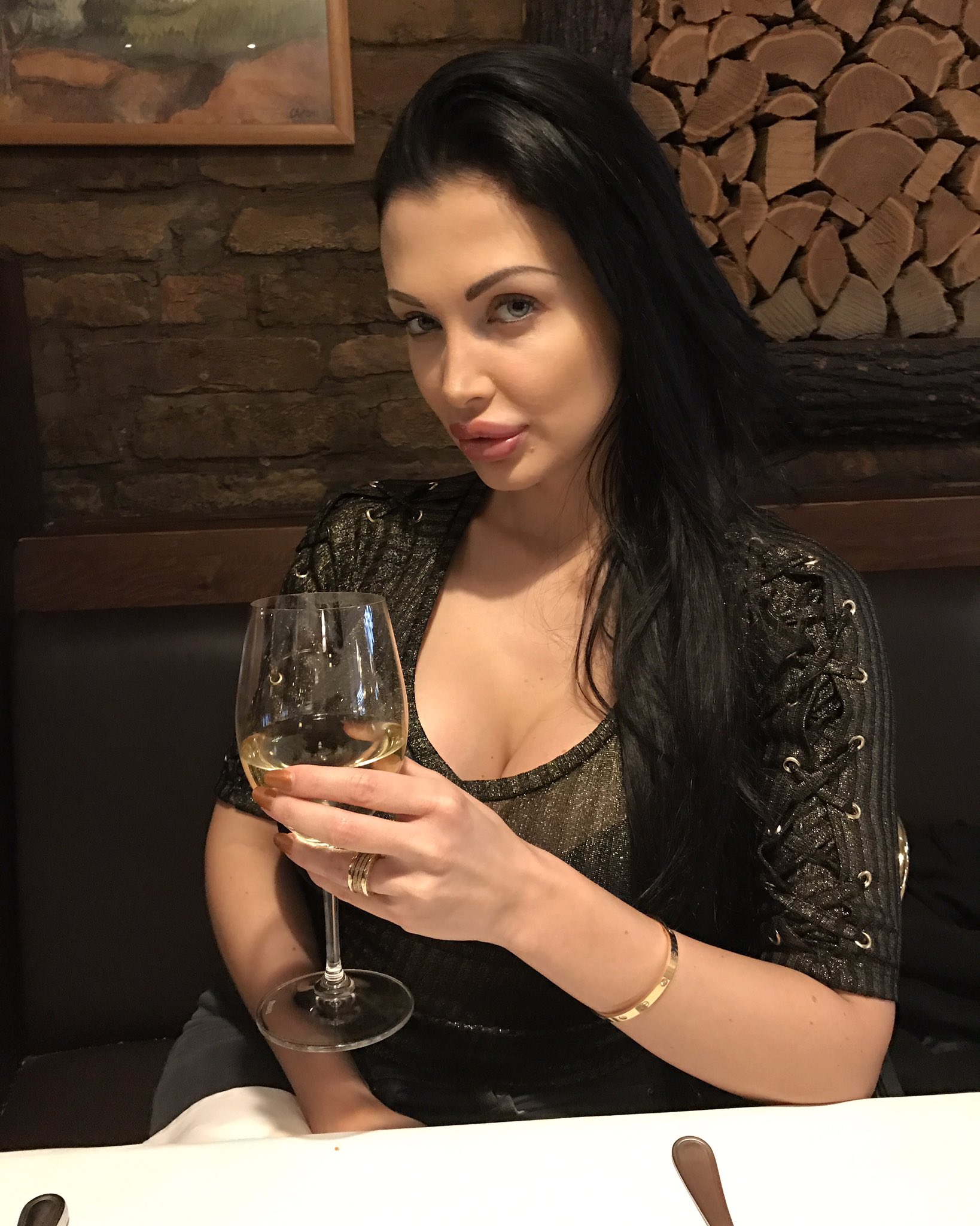 Enjoying some Italian food&wine. https://t.co/aSpnbJlp5d
