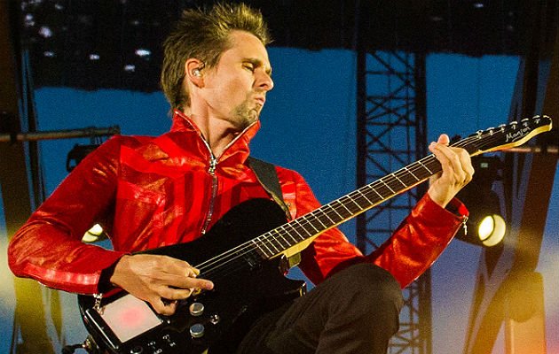NME's tweet image. Muse return to the studio for new music as Matt Bellamy shares video of son drumming trib.al/TVL6qfQ