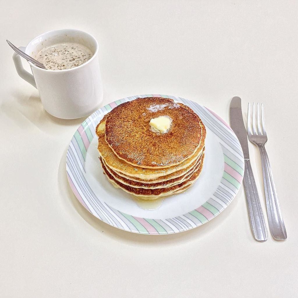 gmcavalheiro's tweet photo. Pra começar bem a semana, pancakes 🥞 e um cappuccino #pancakes #coffee #breakfast #cappucc… https://t.co/DL4e3hG0A7 https://t.co/g7yD6WA0vD