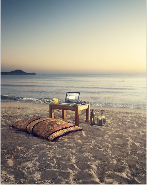 SunjunkieUK's tweet photo. Mondays would be so much easier if this was my office! #Goals https://t.co/PfTgYX0JMT