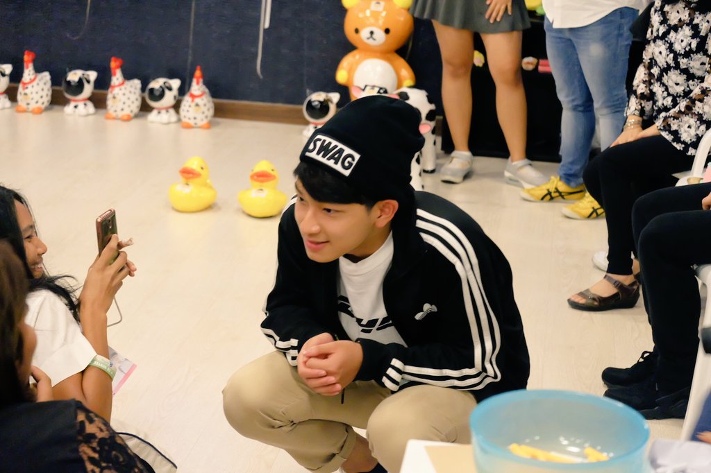 แฟนคลับกำลังบอกว่าทำไมถึงรักชิม่อน มีความตั้งใจฟังมากเลยค่ะชิม่อน😘😘❤❤❤ <a href="/Chimonac/">ชิม่อนไงจะใครหล่ะ🙈</a> @chimon_family #chimonac #GMMTV