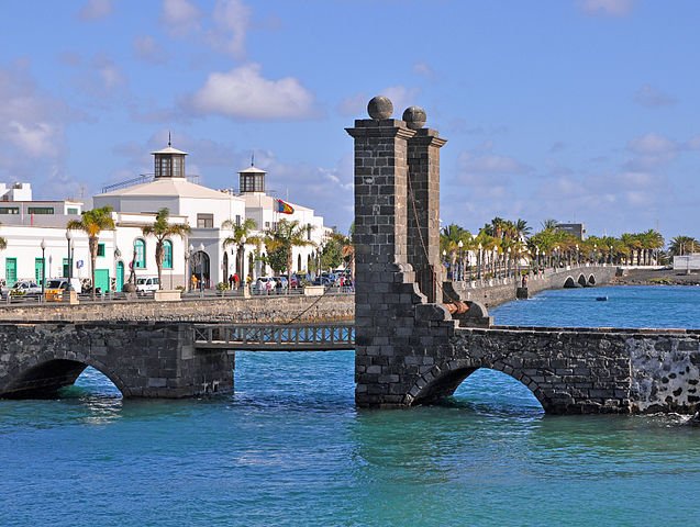 OKFerryFr's tweet photo. Quelques châteaux,une belle lagune et un port vibrante vous attends!
#OkFerry #Arrecife #Espagne #Vacances
https://t.co/ub0LuveUOr https://t.co/Kj0tIaFWnK