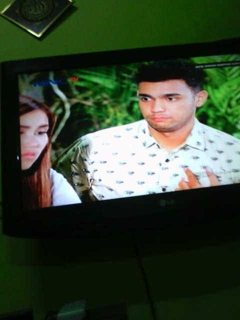 Enonirwan2's tweet photo. Duh duuuh @ParvezGhomann , mandala care nih sm @aytingnew92 , tp mlh crht "hatiku tuh sakit yu sakkit " hihi lucu https://t.co/OnSYZbq8Hv