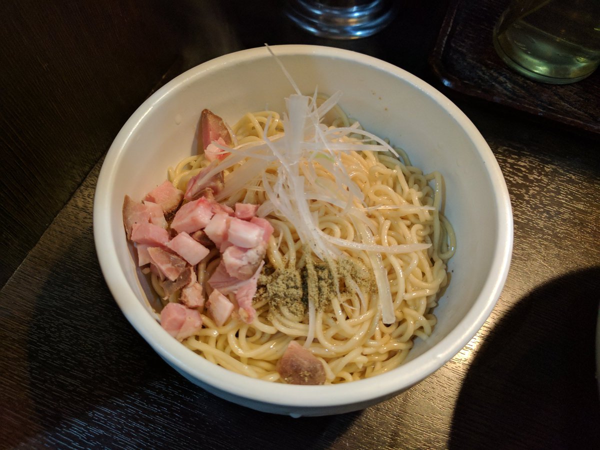 たつを On Twitter 中華そば いづる 大門 味玉濃厚中華そば 880円 和え玉200円 おおぜき中華そば店で修行された方の新店 濃厚な鶏白湯に背黒の旨味と苦味がたっぷり 鶏白湯が強いからニボラーには物足りないかもしれないけど 十分ニボニボ チャーシューも旨い