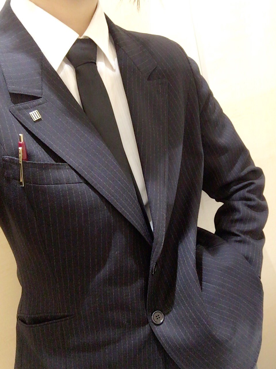 Honey 在 Twitter 上 仕事終わり W W 今日は久しぶりにネクタイも締めてみた 前の仕事は制服があったから 基本毎日ネクタイ締めてたんだよね ヽ W ﾉ 女性のスーツにネクタイもカッコイイからもう少し増えたらいいのに W