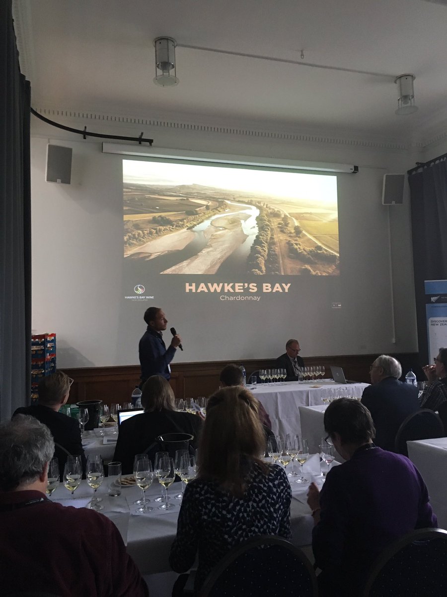 Hawke's Bay Chardonnay masterclass underway at the Great #nzwine Tasting.@lacollinanz in the hot seat!