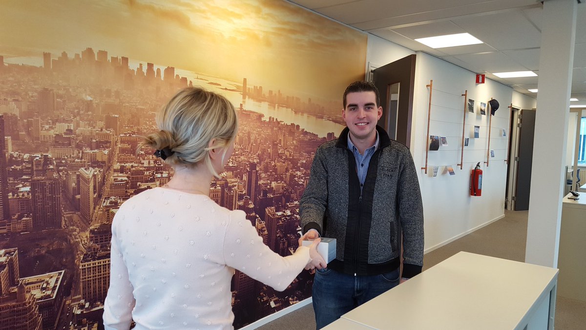 Zojuist de eerste smartwatch uitgereikt aan onze leerling. Opleiding in techniek en ook kans maken? Meld je aan via iwnederland.nl