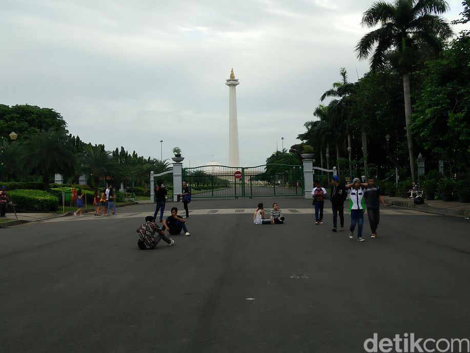 detikcom's tweet photo. Plt Gubernur: Monas Memang Tak Boleh untuk Aktivitas Keagamaan https://t.co/IqdNkcupjv https://t.co/96lIZjiHgO