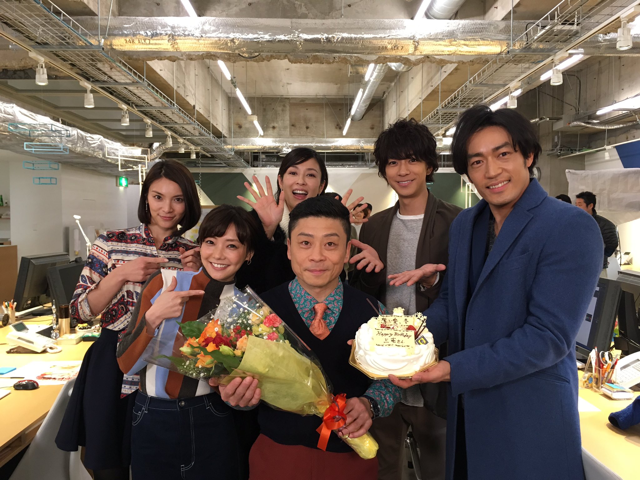 殴り愛 炎 ドラマ公式アカウント Twitterren ゴーちゃん が狙っていたケーキの正体は 武田こと 三宅弘城 さんのバースデーケーキでした 撮影の合間に皆でお祝い 三宅さんお誕生日おめでとうございます 奪い愛 冬 初回放送まであと 4 日 倉科 殴り愛 炎 ドラマ公式アカウント Twitterren ゴーちゃん が狙っていたケーキの正体は 武田こと 三宅弘城 さんのバースデーケーキでした 撮影の合間に皆でお祝い 三宅さんお誕生日おめでとうございます 奪い愛 冬 初回放送まであと 4 日 倉科