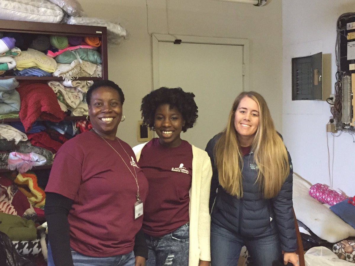 StarnesErin's tweet photo. #MLKDayOfService2017 at Room In the Inn-Memphis with friends from @StJudeResearch! #choose901 #ilovememphisblog https://t.co/G4J1QHbFY9