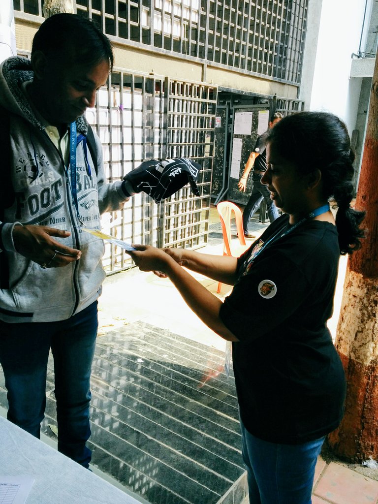 pranali333's tweet photo. #WCPune @_iSheeba "punching" attendees... :P
#swag https://t.co/6avr4DNoBo