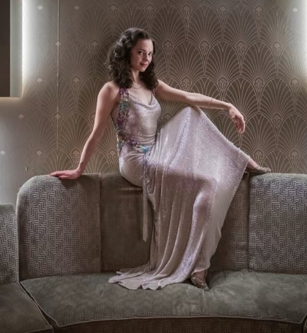 Meet <a href="/annamaryscott/">Anna Robbins</a> the amazing costume designer behind the stunning vintage looks on <a href="/ITV/">ITV</a>'s <a href="/TheHalcyon/">The Halcyon</a> mirror.co.uk/3am/style/cele…