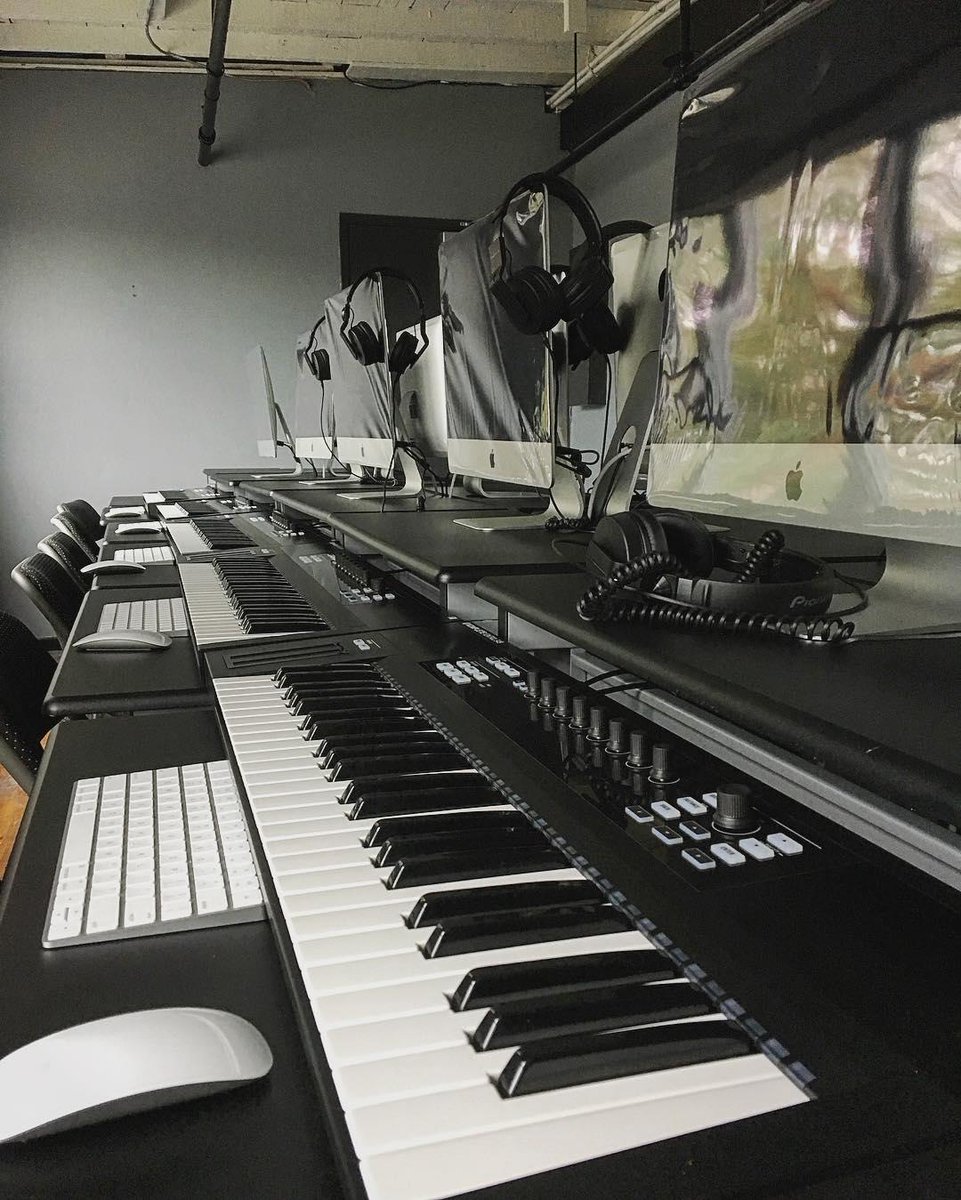 NI_News's tweet photo. Learn something new. 📸 : @MackSennett &amp; @Point_Blank @komplete #keyboard #musicschool https://t.co/nH5LMmGP0t