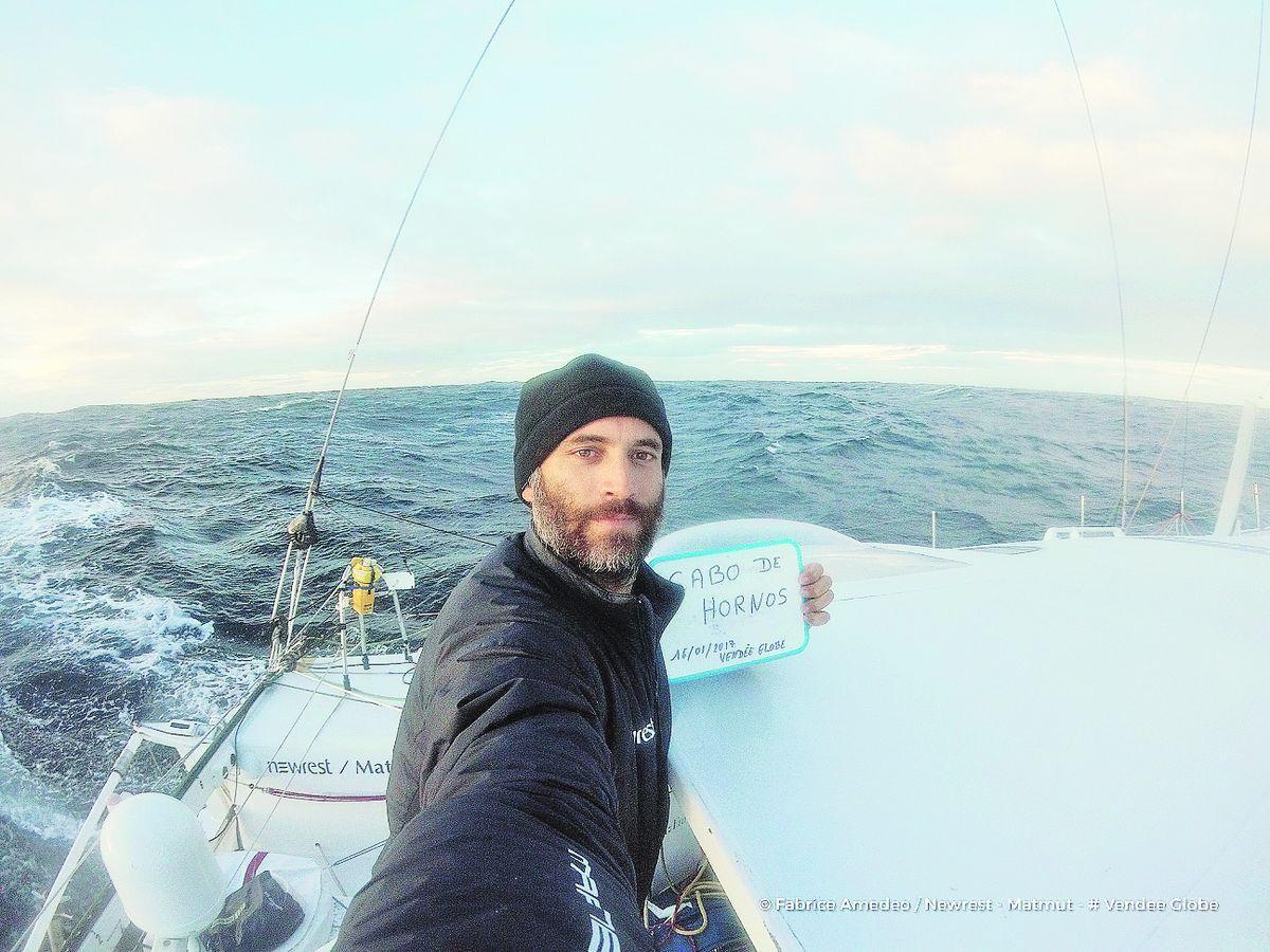 Le_Figaro's tweet photo. 🐠🐟🐬 Fabrice Amedeo: « il y a 18 mois au Figaro, aujourd’hui au Horn» https://t.co/CC1MQd5FA6 #VendeeGlobe https://t.co/W0lLpw43eq