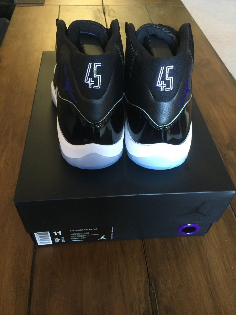 FireFreshFeet's tweet image. SOLD: $300 #AirJordan #SpaceJam size 11. 
            Thanks, B. Williams!