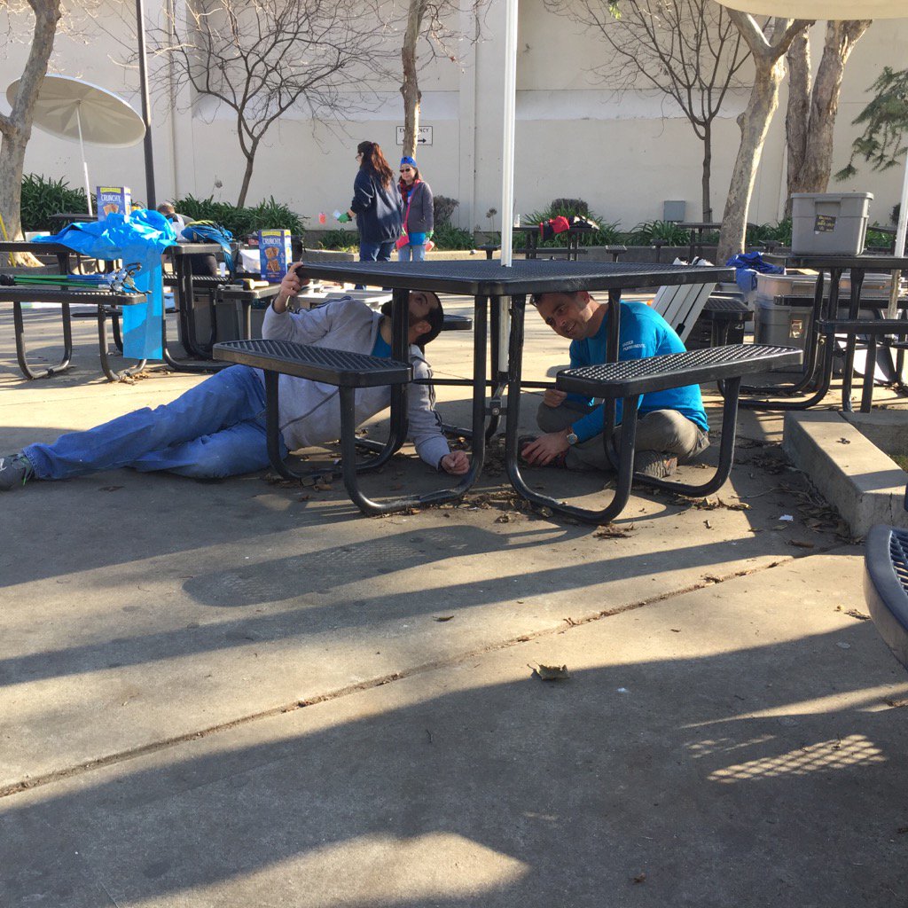 KCatKP1's tweet photo. Getting the job done at IVCM School in Union City #MLKDAY #KPCares27 #KpCares28 #kpeastbayarea https://t.co/CHjWWD1oUS